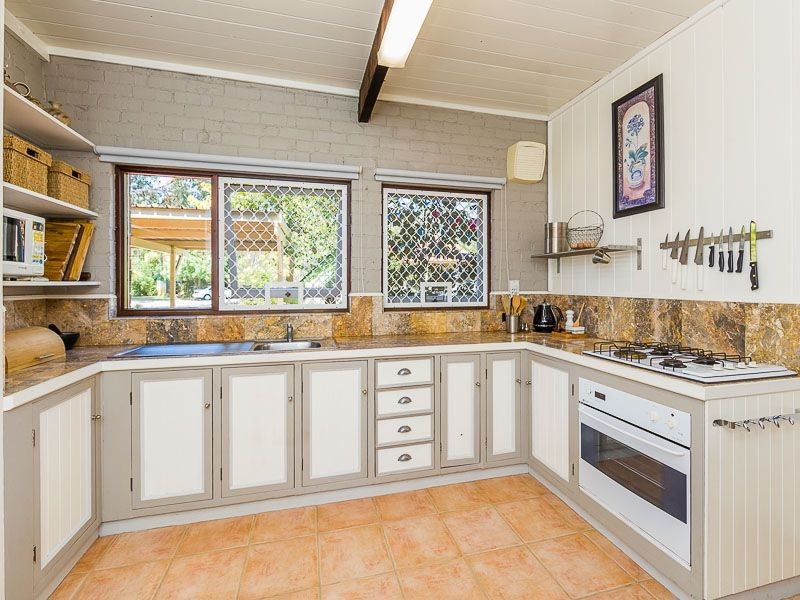 16 Lachlan Road, Thornlie WA 6108