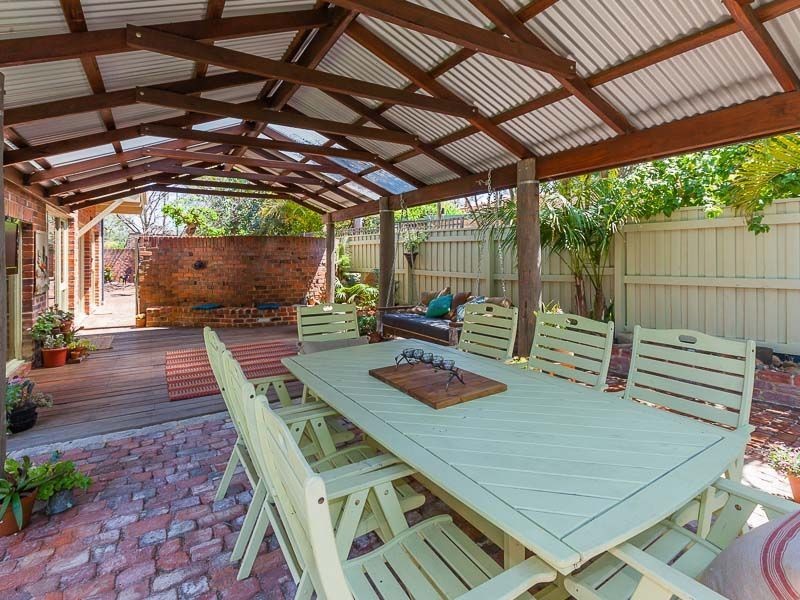 16 Lachlan Road, Thornlie WA 6108