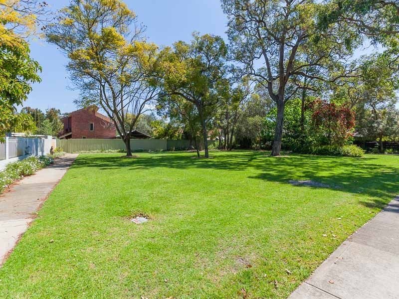 16 Lachlan Road, Thornlie WA 6108
