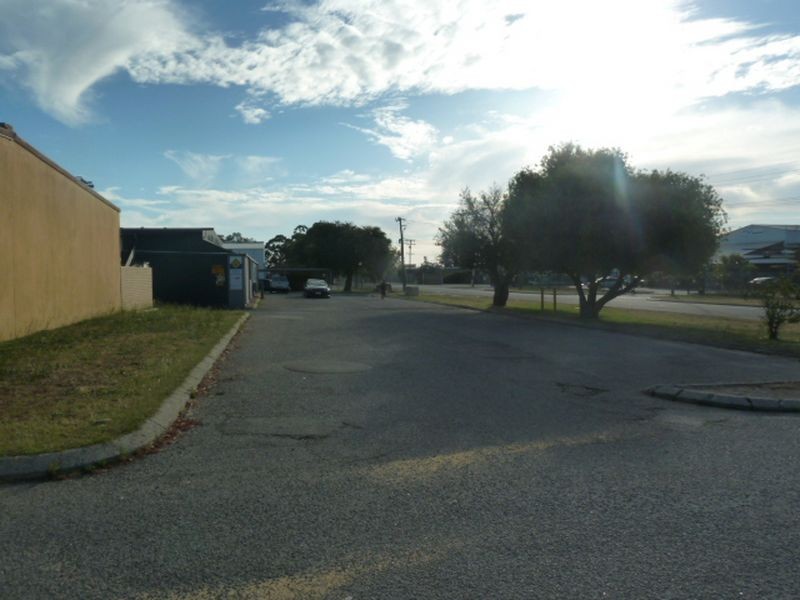 1/4 Malcolm Road, Maddington WA 6109