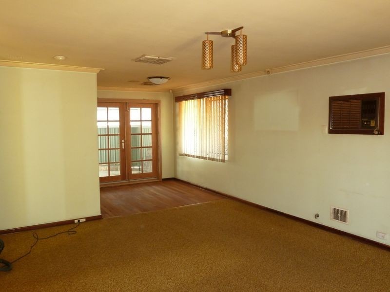 26 Glyndebourne Avenue, Thornlie WA 6108