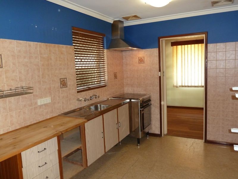 26 Glyndebourne Avenue, Thornlie WA 6108