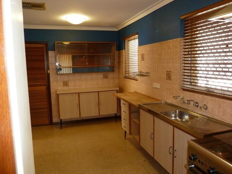 26 Glyndebourne Avenue, Thornlie WA 6108