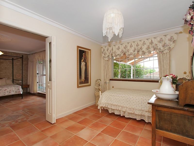 74 Sutherland Drive, Thornlie WA 6108