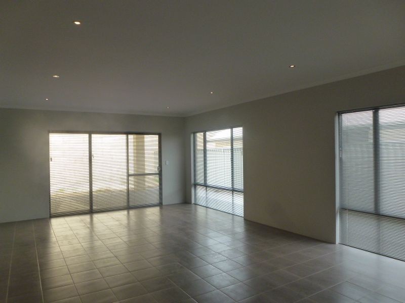 13 Balliol Court, Piara Waters WA 6112