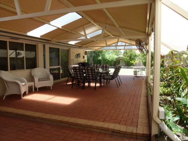 14 Blakemore Retreat, Huntingdale WA 6110