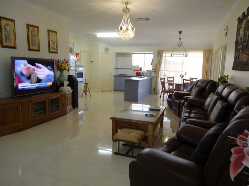 11 Grafton Court, Canning Vale WA 6155