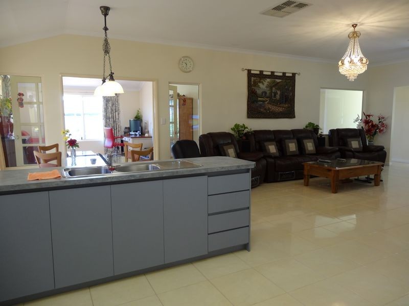 11 Grafton Court, Canning Vale WA 6155