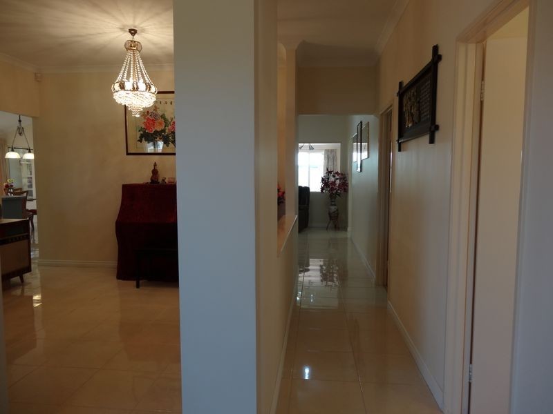 11 Grafton Court, Canning Vale WA 6155