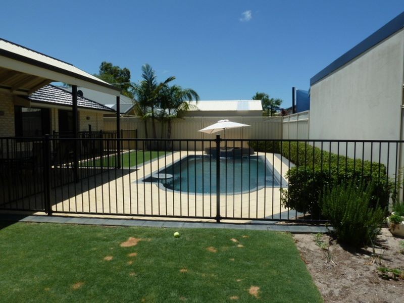 40 Excelsior Drive, Canning Vale WA 6155