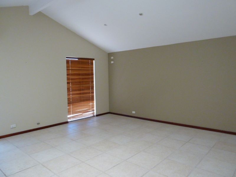 10 Fairset Street, Thornlie WA 6108