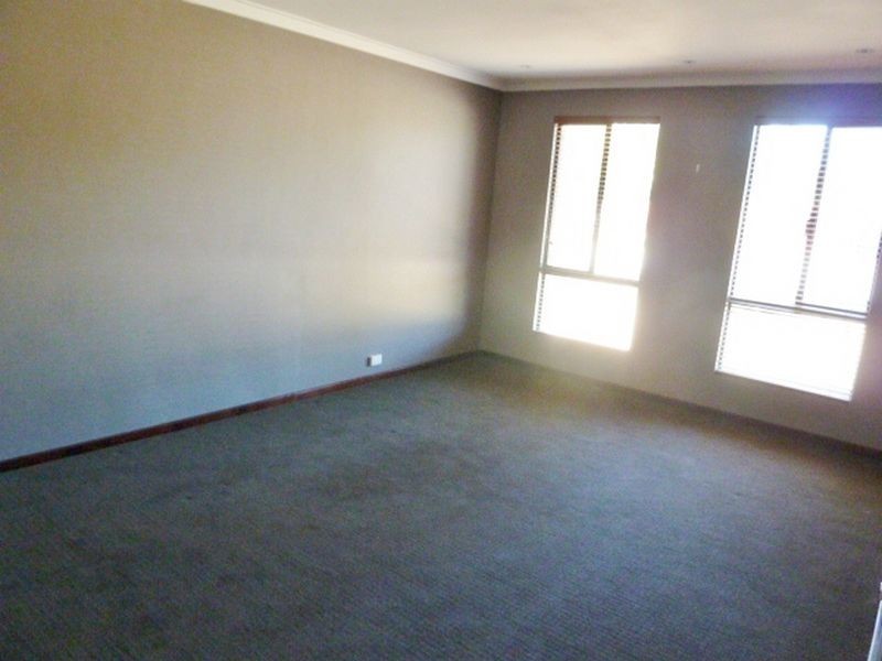 10 Fairset Street, Thornlie WA 6108