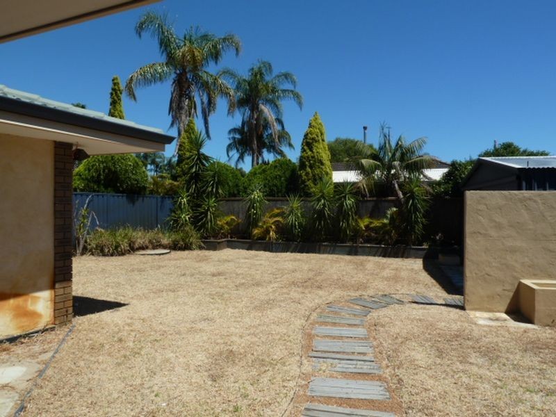 10 Fairset Street, Thornlie WA 6108