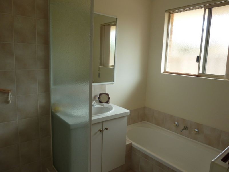 10/99 George Way, Cannington WA 6107