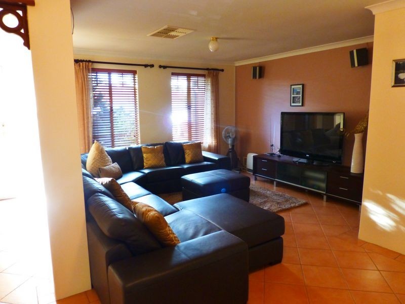 12 Leatherwood Way, Huntingdale WA 6110