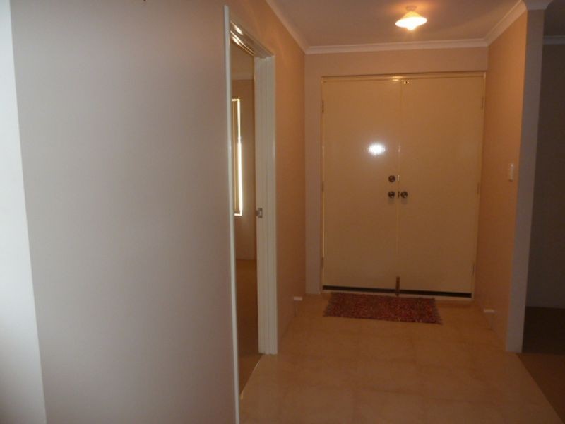 2/335 Wharf Street, Queens Park WA 6107