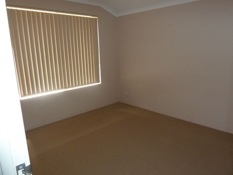 2/335 Wharf Street, Queens Park WA 6107