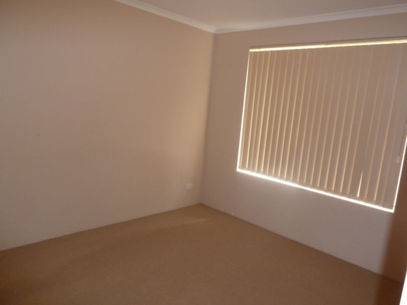 2/335 Wharf Street, Queens Park WA 6107