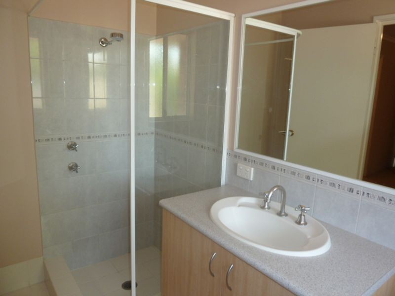 2/335 Wharf Street, Queens Park WA 6107