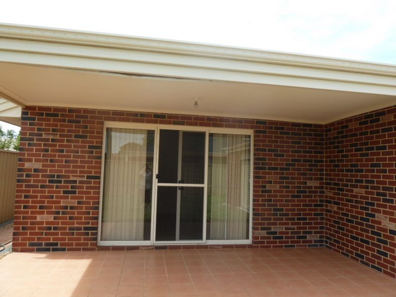 2/335 Wharf Street, Queens Park WA 6107