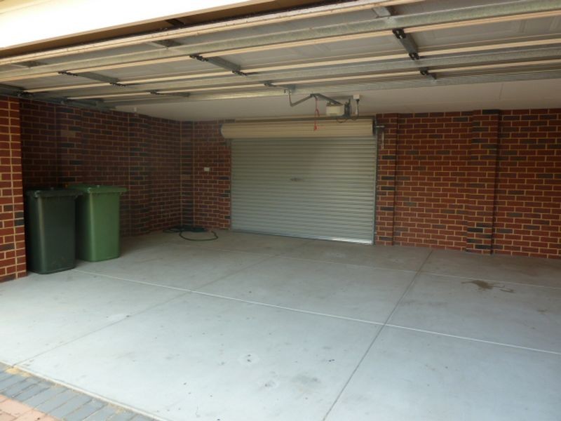 2/335 Wharf Street, Queens Park WA 6107