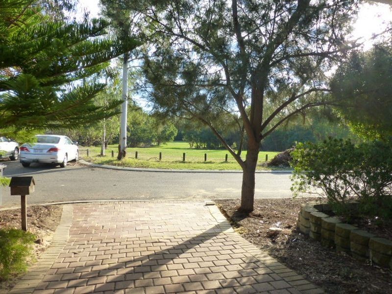 8 Darel Close, Kenwick WA 6107