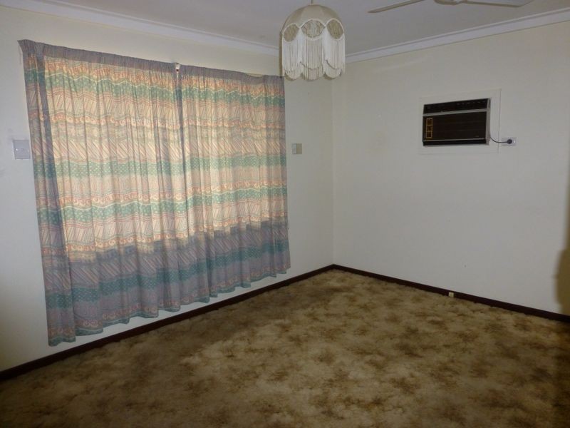 8 Woodmore Road, Langford WA 6147