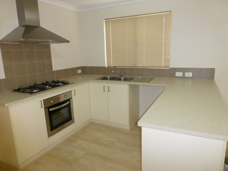 16 Debenham Street, Thornlie WA 6108