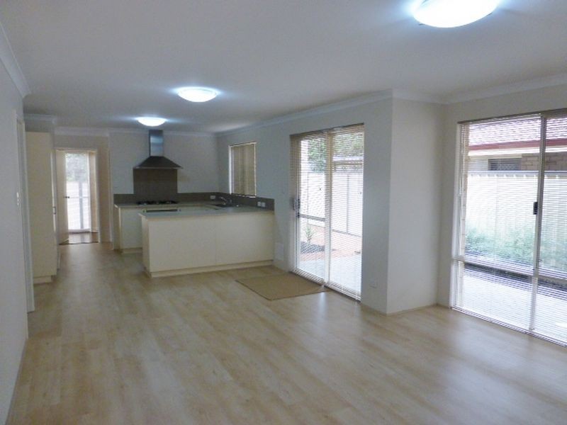 16 Debenham Street, Thornlie WA 6108