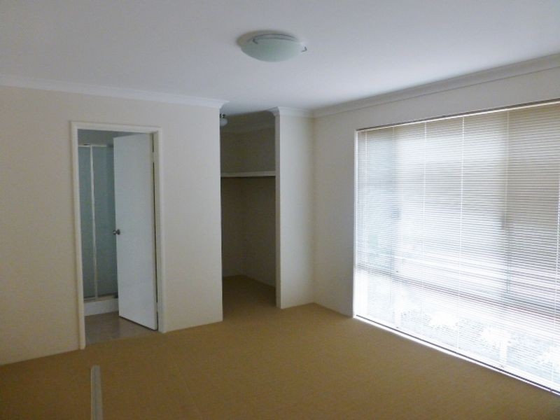 16 Debenham Street, Thornlie WA 6108