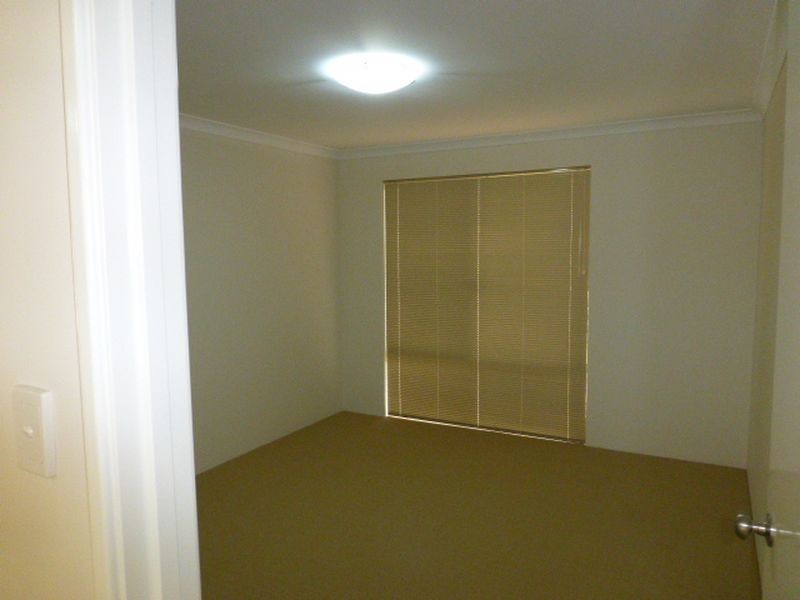 16 Debenham Street, Thornlie WA 6108