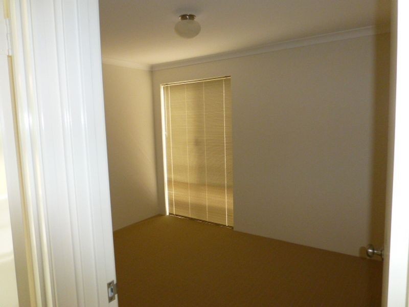 16 Debenham Street, Thornlie WA 6108