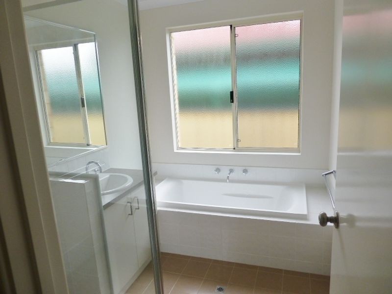 16 Debenham Street, Thornlie WA 6108