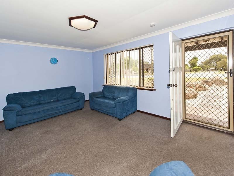 72A Spring Road, Thornlie WA 6108