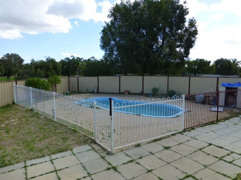 14 Winterbourne Glade, Maddington WA 6109