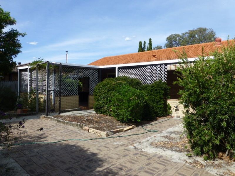 13 Earls Court, Thornlie WA 6108