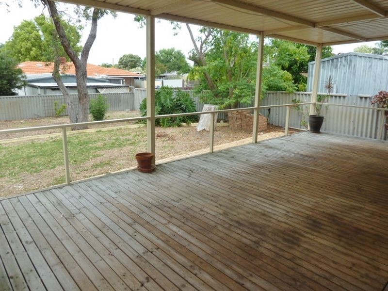 3 Lorenzo Street, Thornlie WA 6108