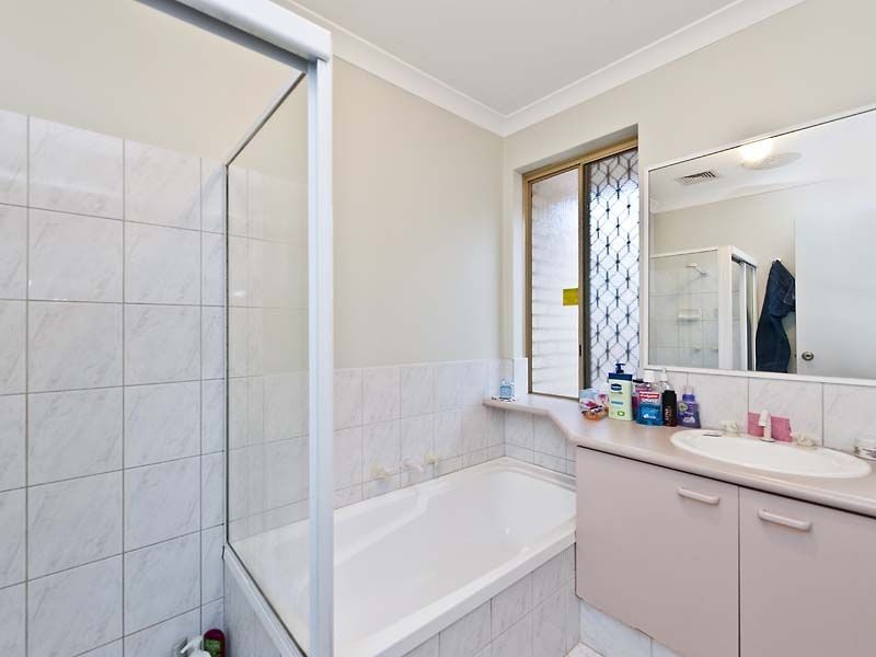 1/15 Summer Place, Thornlie WA 6108