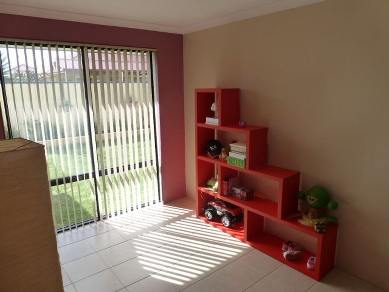 20 Lauderdale Drive, Success WA 6164