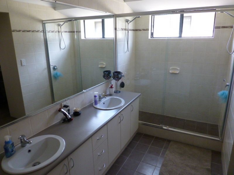 20 Lauderdale Drive, Success WA 6164