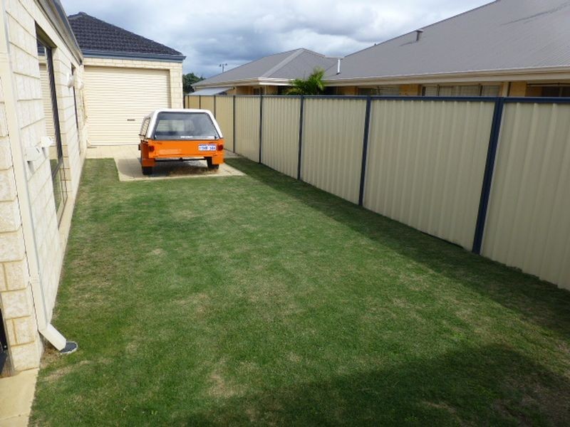 20 Lauderdale Drive, Success WA 6164