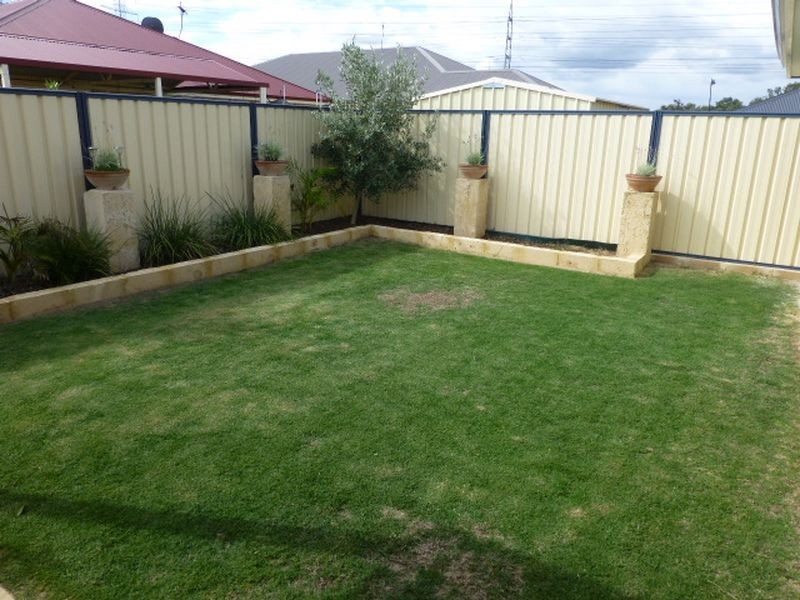 20 Lauderdale Drive, Success WA 6164