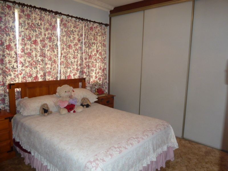 10 Berehaven Avenue, Thornlie WA 6108