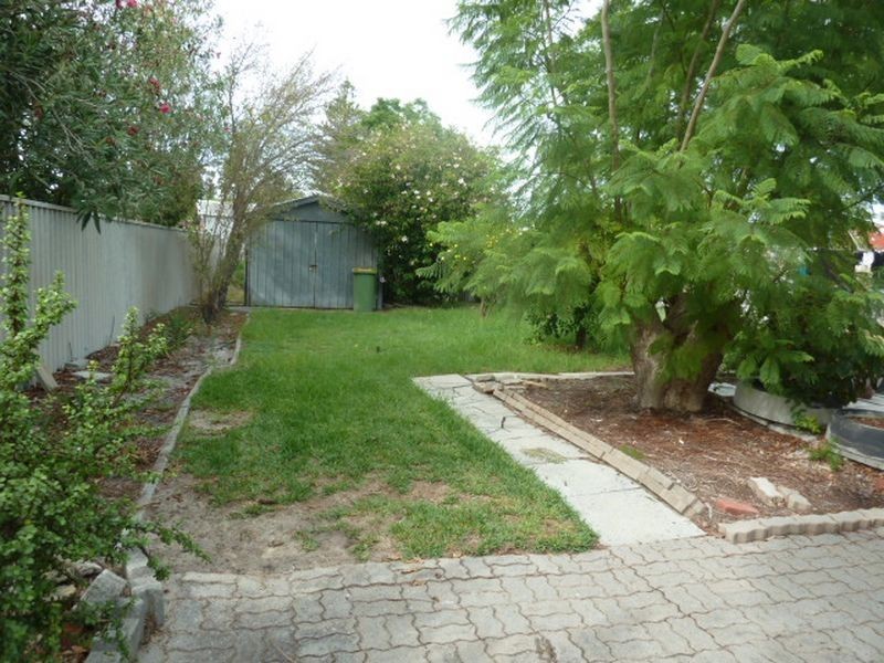 10 Berehaven Avenue, Thornlie WA 6108