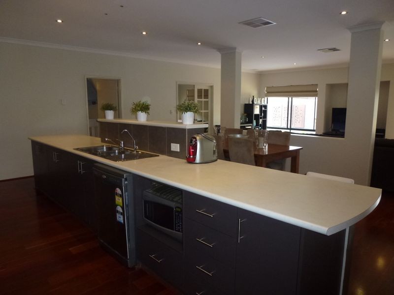 9 Sheldon Street, Piara Waters WA 6112