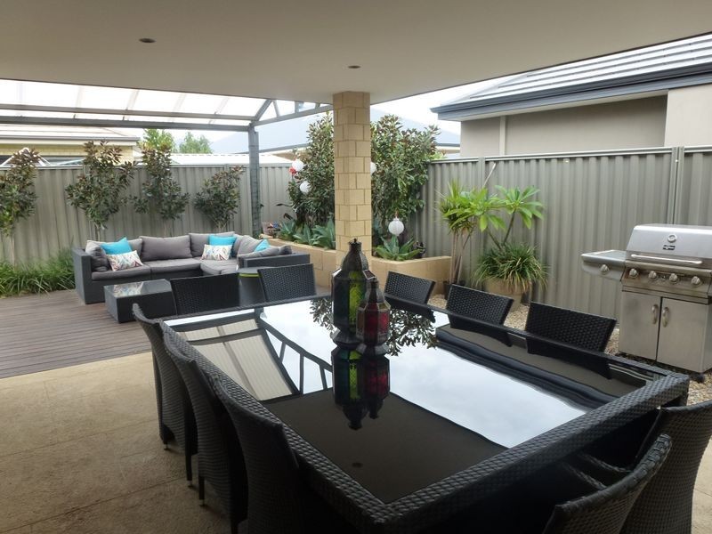 9 Sheldon Street, Piara Waters WA 6112