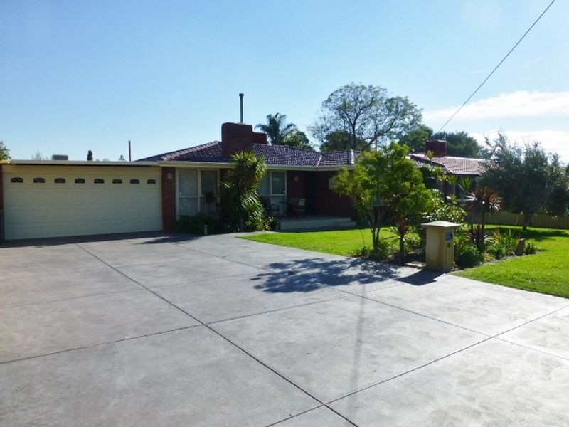 9 Pembury Road, Thornlie WA 6108