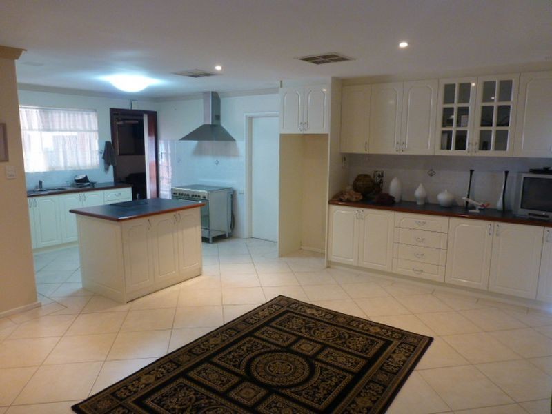 9 Pembury Road, Thornlie WA 6108