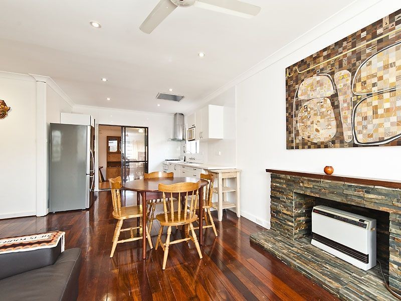 2 Earls Court, Thornlie WA 6108