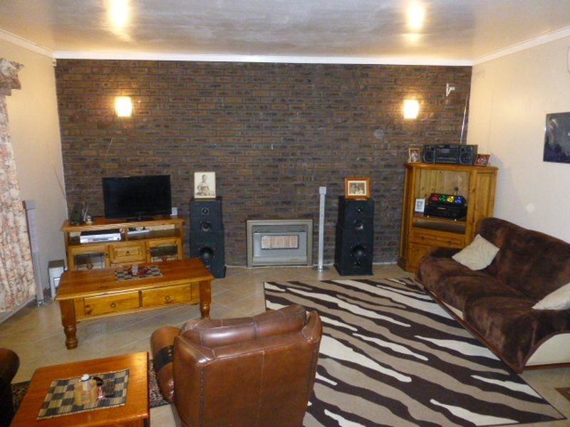 4 Hume Road, Thornlie WA 6108